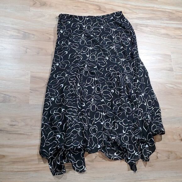 🔺️Chaps Black & White Print Flowy Asymmetric Skirt Size 10 - Picture 2 of 9